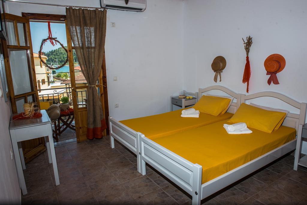 Summer Bed Nydri Bilik gambar